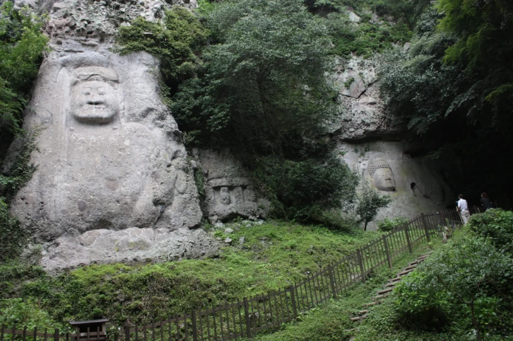 熊野磨崖仏（くまのまがいぶつ）